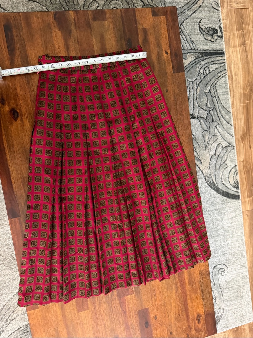 Alcott & Andrews Vintage 100% Wool Pleated Medallion Midi Skirt - Sz 8 / 26"